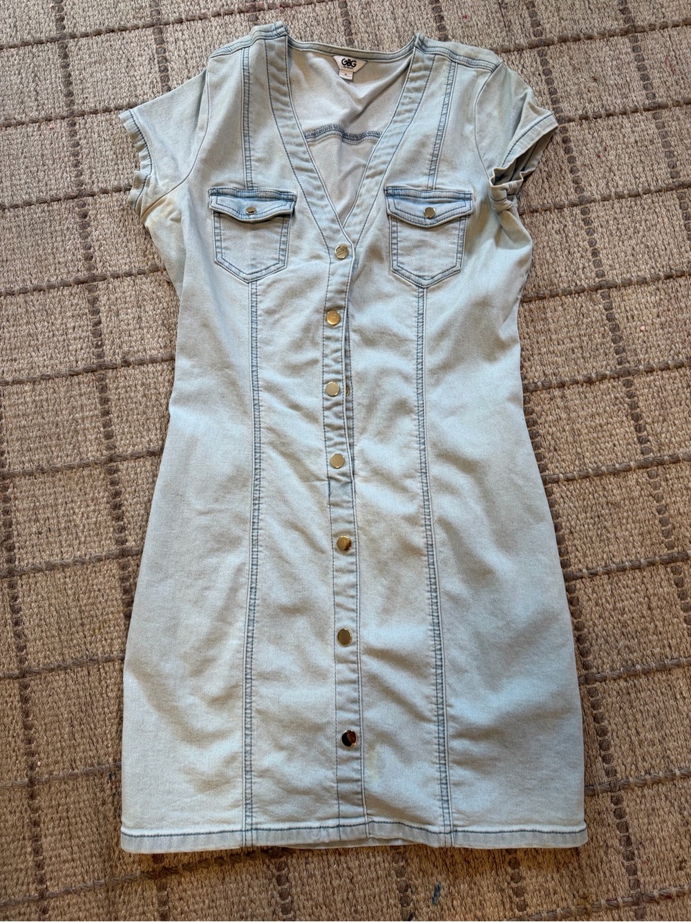 GBG Los Angeles Light Denim Button-Front V-Neck Dress